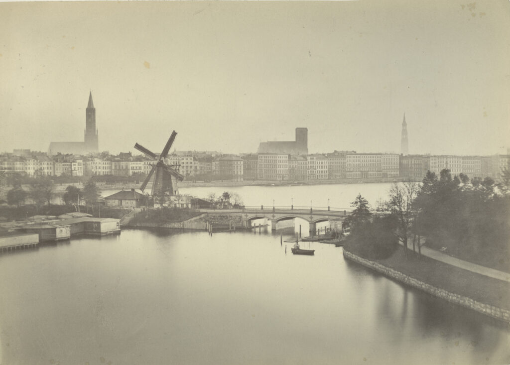 Binnenalster mit Stadtpanorama