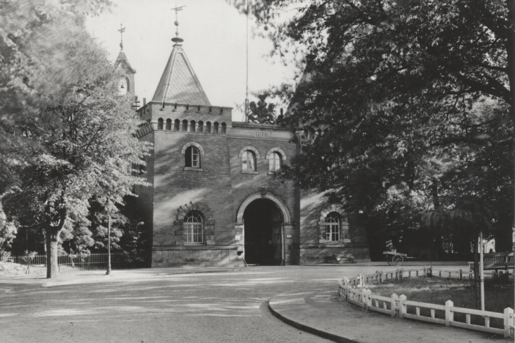 Das Torhaus der Strafanstalten Fuhlsbuettel auf deren Areal sich das KZ Fuhlsbuettel befand ca. 1931, Foto: Archiv der KZ, Gedenkstaette Neuengamme